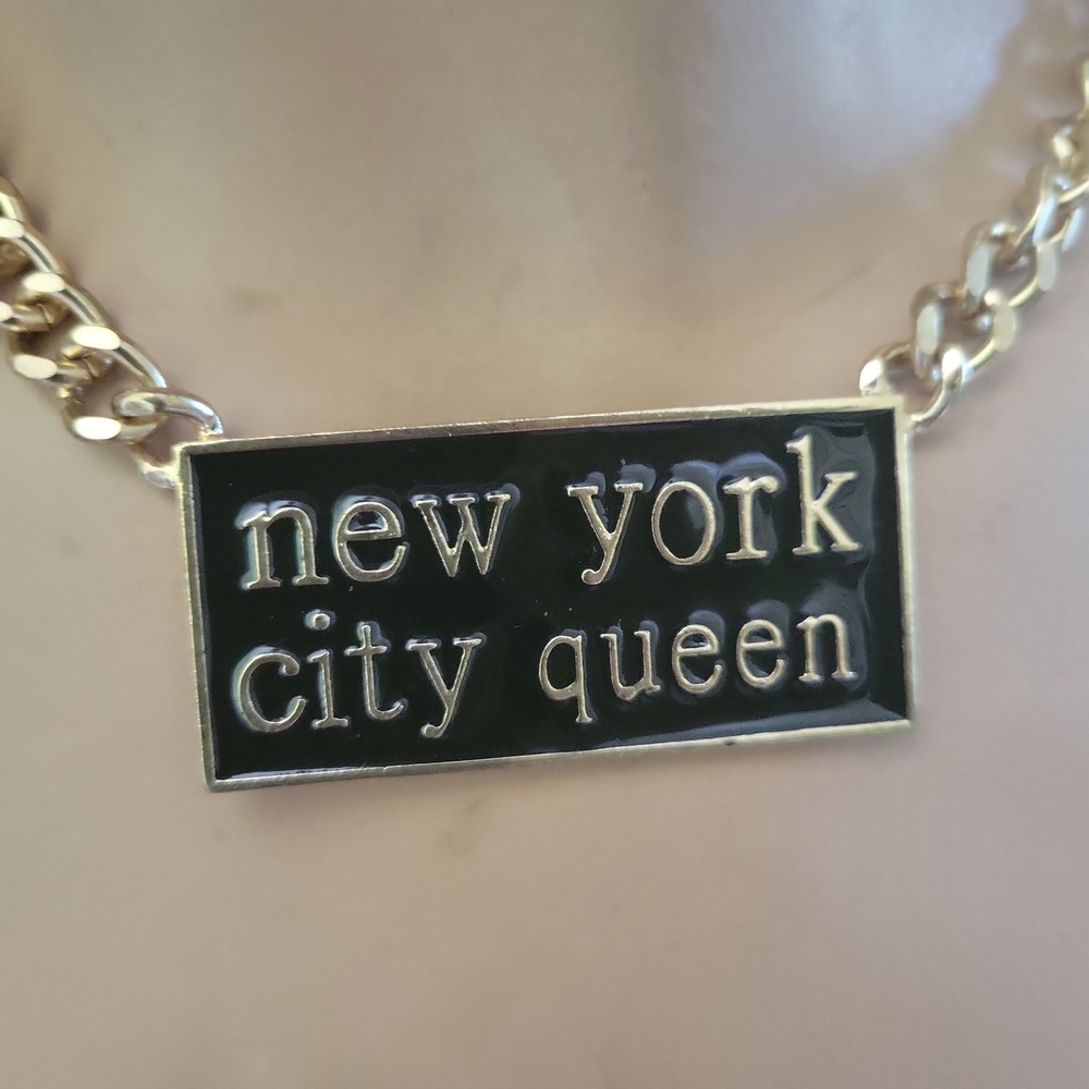New York City Queen Gold Curb Chain Enamel Pendant Necklace 18 In Y2K Streetwear
